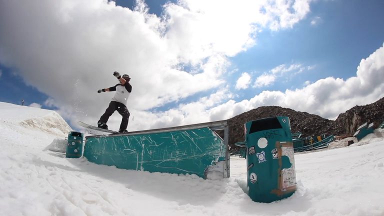 ALEIX CALDERON SACANDO CHISPAS AL SNOWPARK DE 2 ALPES